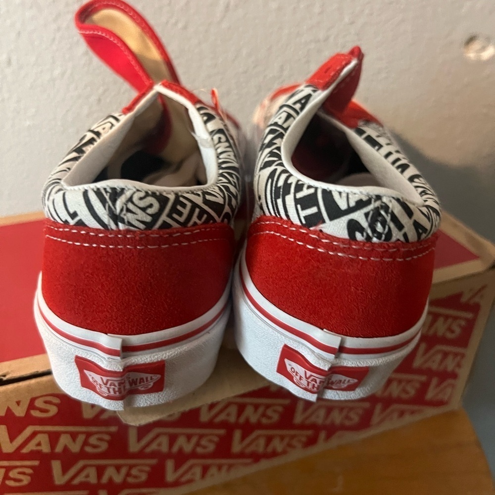 Vans kid size 4 fits lady size 5.5 dead stock - Picture 2 of 9